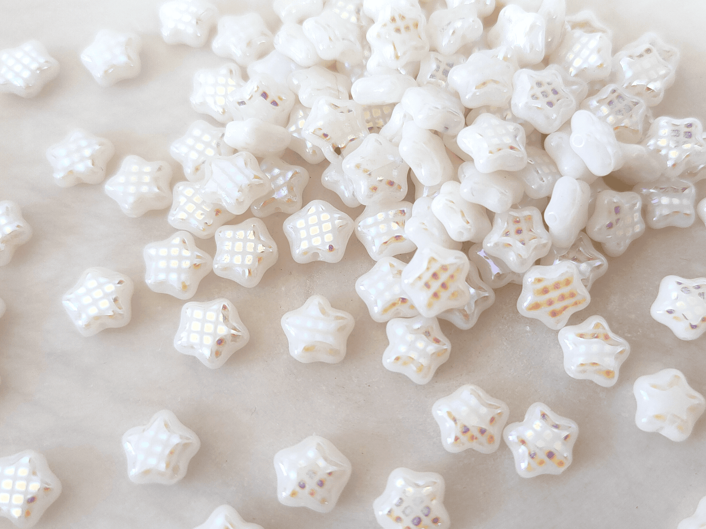 Star beads 8mm - white iris lattice patterning