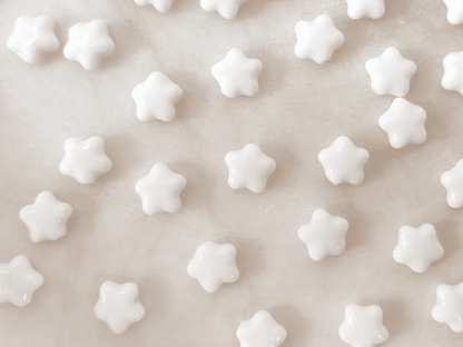 Sterne 8mm - opak Weiß