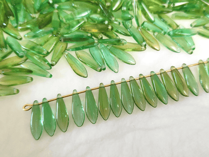 Dagger beads 5x16mm - ombre green with air bubbles