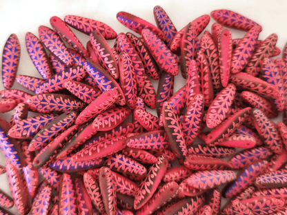 Dagger beads 5x16mm - red & purple delicate print