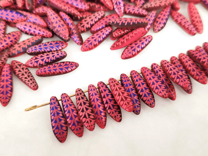 Dagger beads 5x16mm - red & purple delicate print