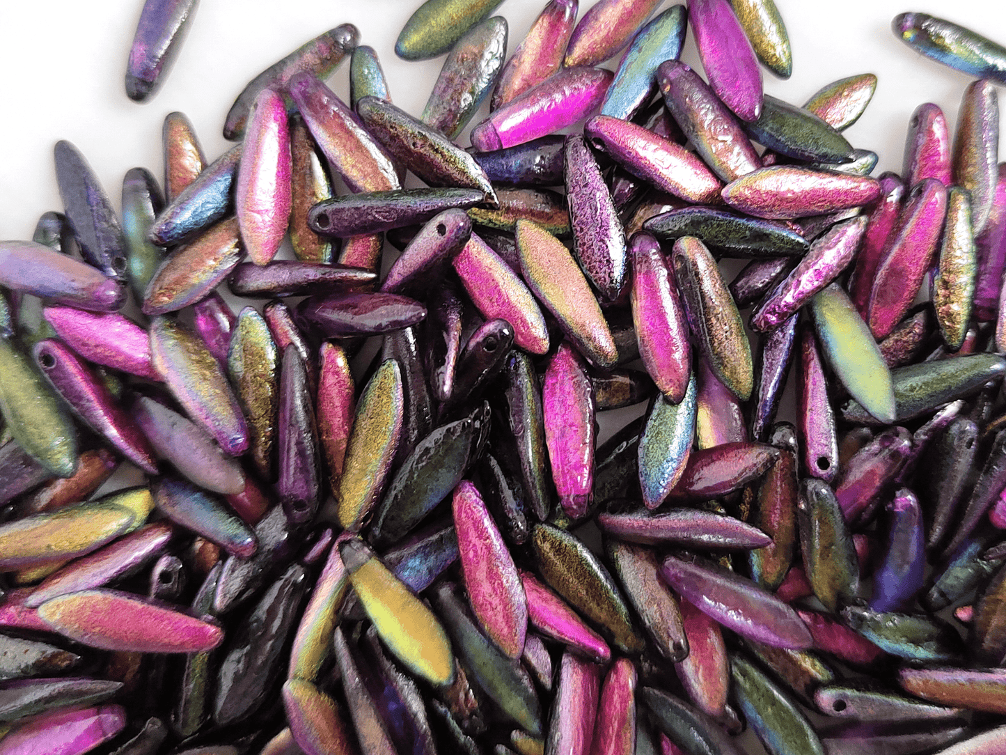 Dagger beads 5x16mm - dark rainbow etched
