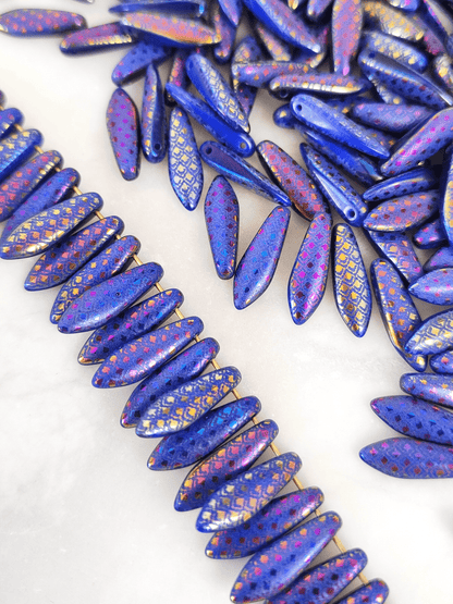 Dagger beads 5x16mm - purple & scales motif