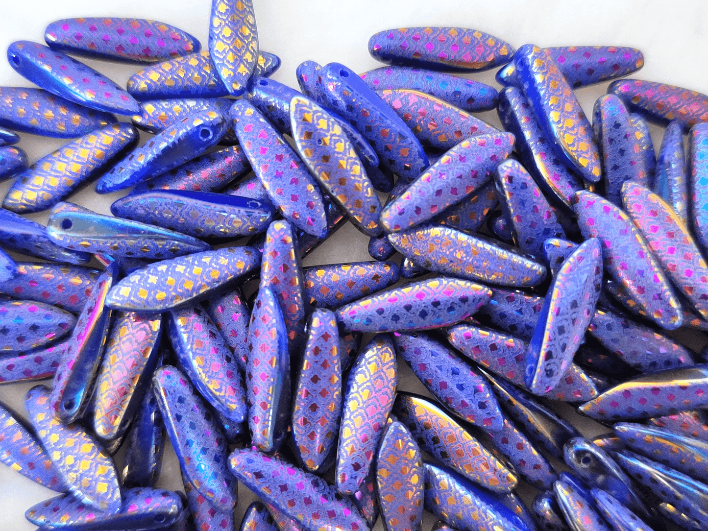 Dagger beads 5x16mm - purple & scales motif