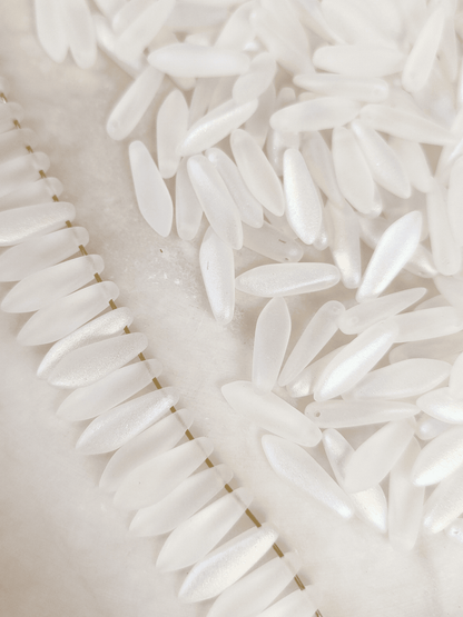 Dagger beads 5x16mm - matt white iris