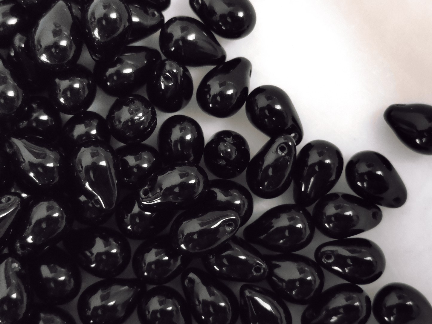 Drop beads 6x9mm - black