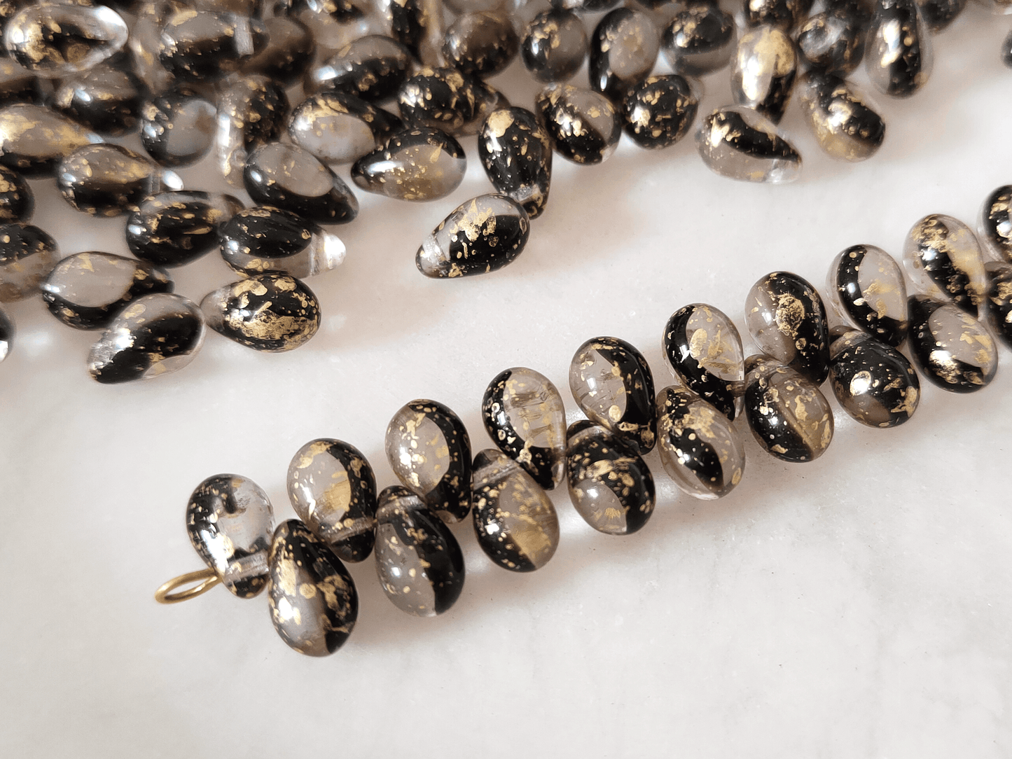 Drop beads 6x9mm - colorless, dark purple & golden speckles