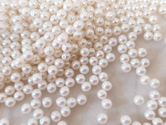 4mm round beads - warm white pearlescent