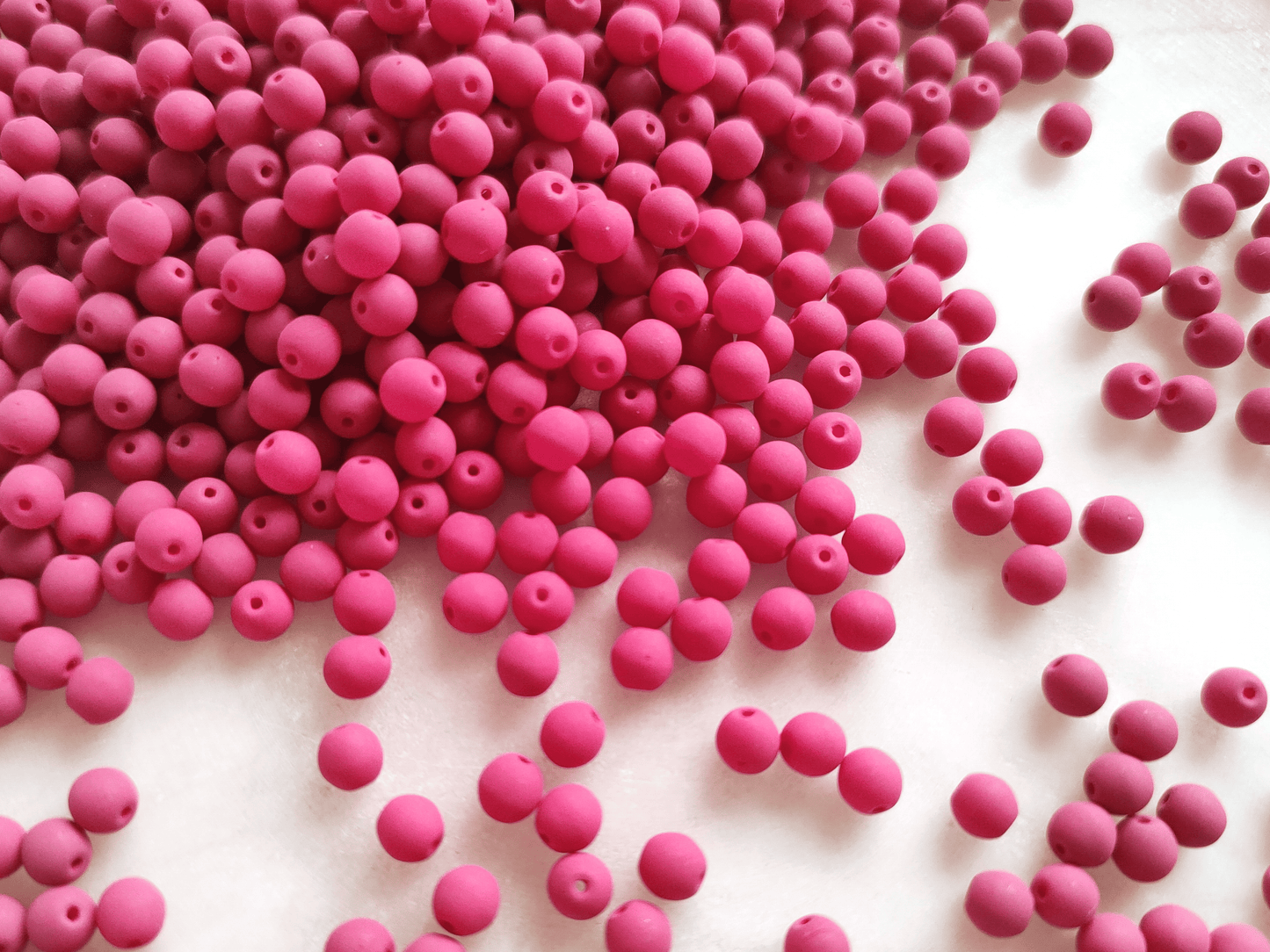 4mm runde Perlen - mattes tiefes Pink