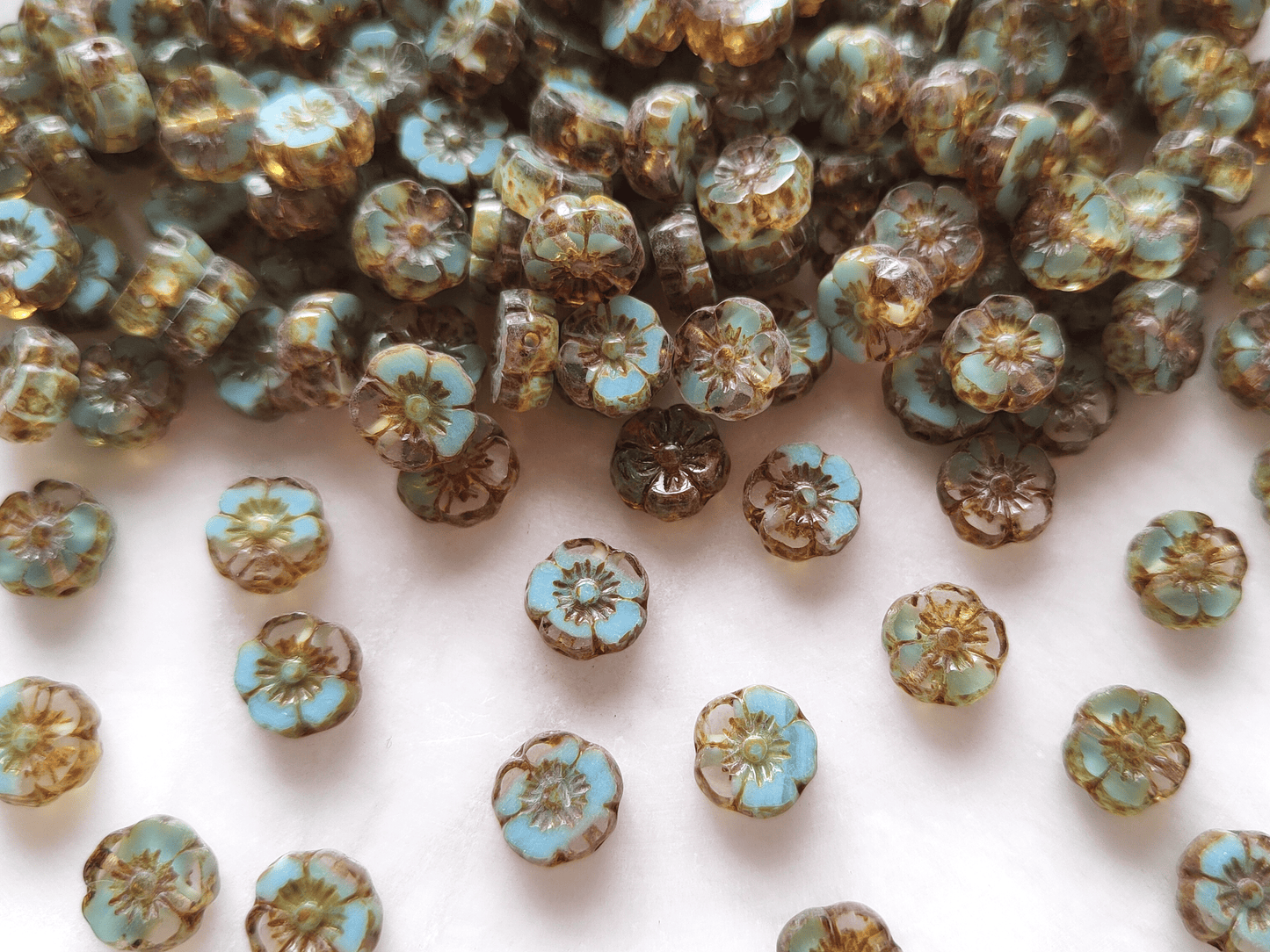 Hawaii Blumen 8mm - Farblos & Hellblau Picasso